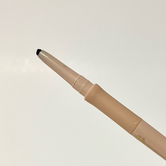 Gucci
Stylo Contour Des Yeux Khol Eyeliner - Picture 5 of 9